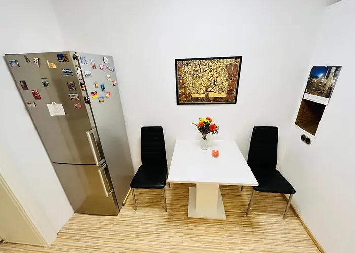 Lovely Nest! Just Beside Schoenbrunn Palace And Zoo! Vienna